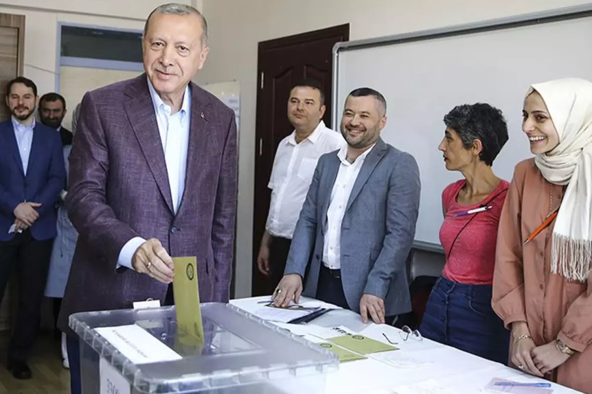 Yerel Seçimlerde AK Parti'nin Oy Oranı Yükselişe Geçti: Son Anketler Yüzde 36-37 Gösteriyor