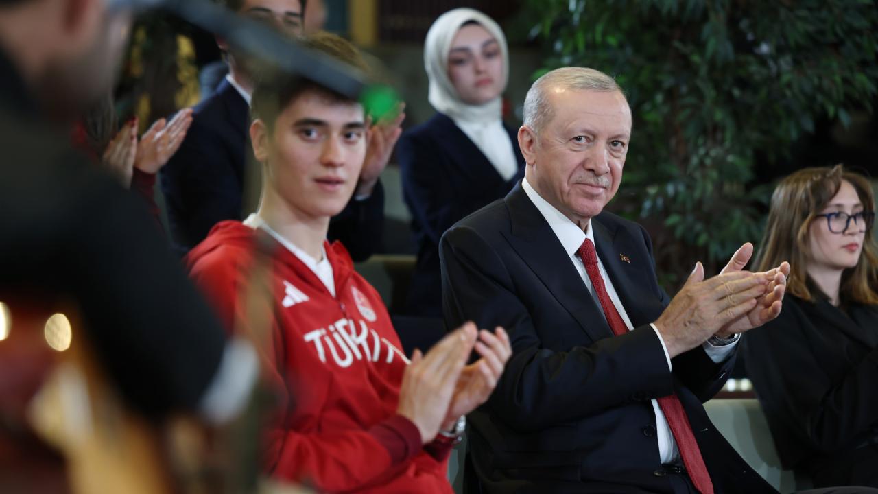 Cumhurbaşkanı Erdoğan Gençlerle ve Milli Sporcularla Buluştu