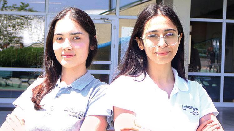 Darüşşafaka Lisesi'nden İki Öğrenci Marlborough Kolejine Tam Burslu Kabul Edildi