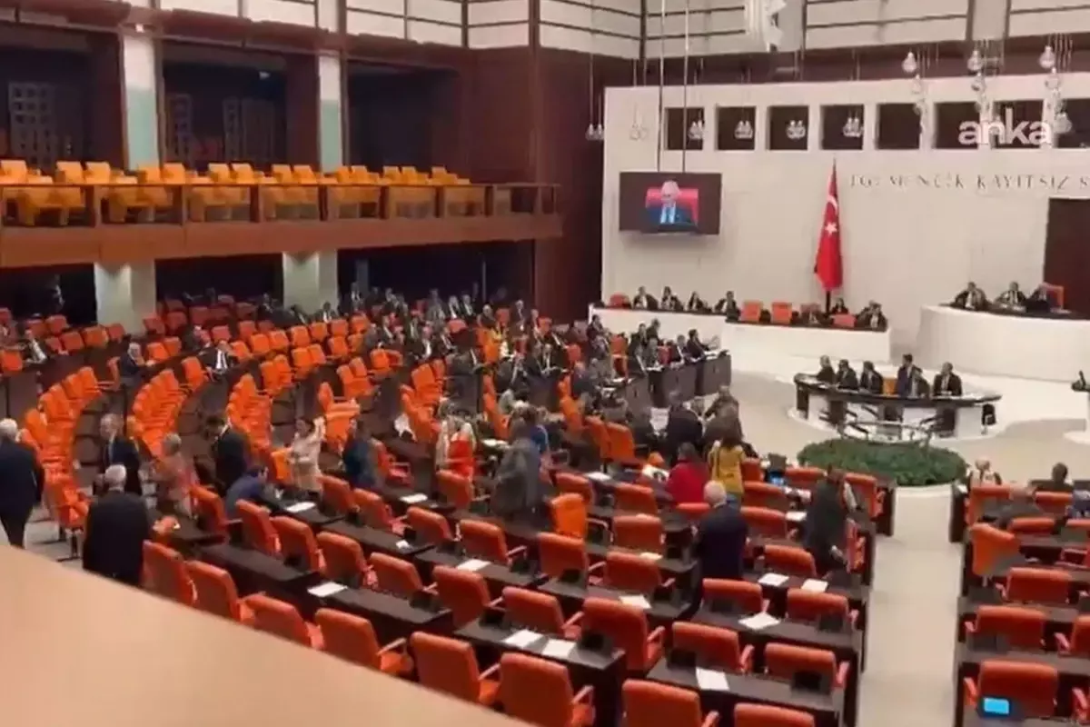 CHP'li Vekiller HSK Üyesi Seçimini Protesto Etti, Genel Kurul'u Terk Etti