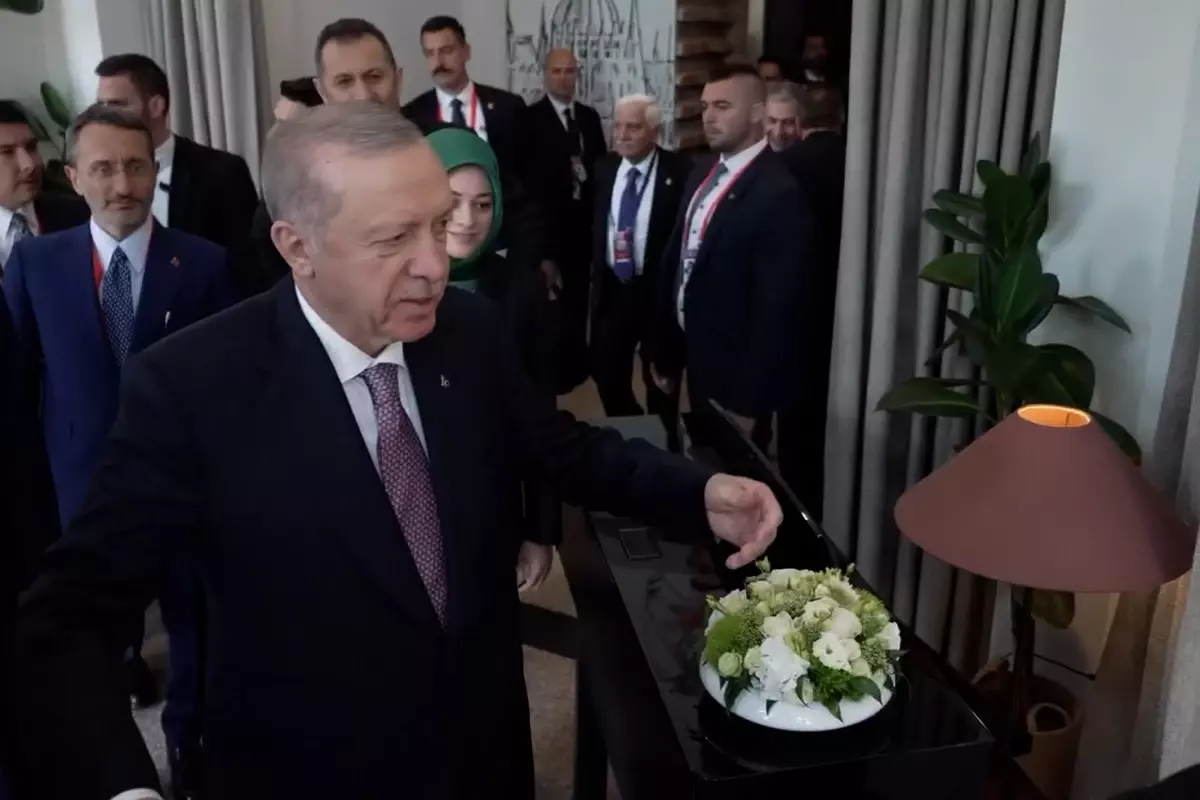 Cumhurbaşkanı Erdoğan, Budapeşte'de Azerbaycan Cumhurbaşkanı Aliyev ile Samimi Görüşme Gerçekleştirdi