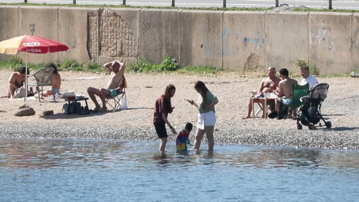 İstanbul'da Hava Sıcaklığı Yükseldi, Sahiller Vatandaşlarla Doldu