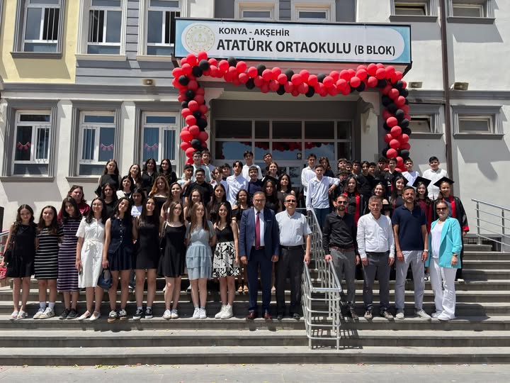Akşehir Atatürk Ortaokulu Mezuniyet Töreni ve Bahar Şenliği Gerçekleştirildi