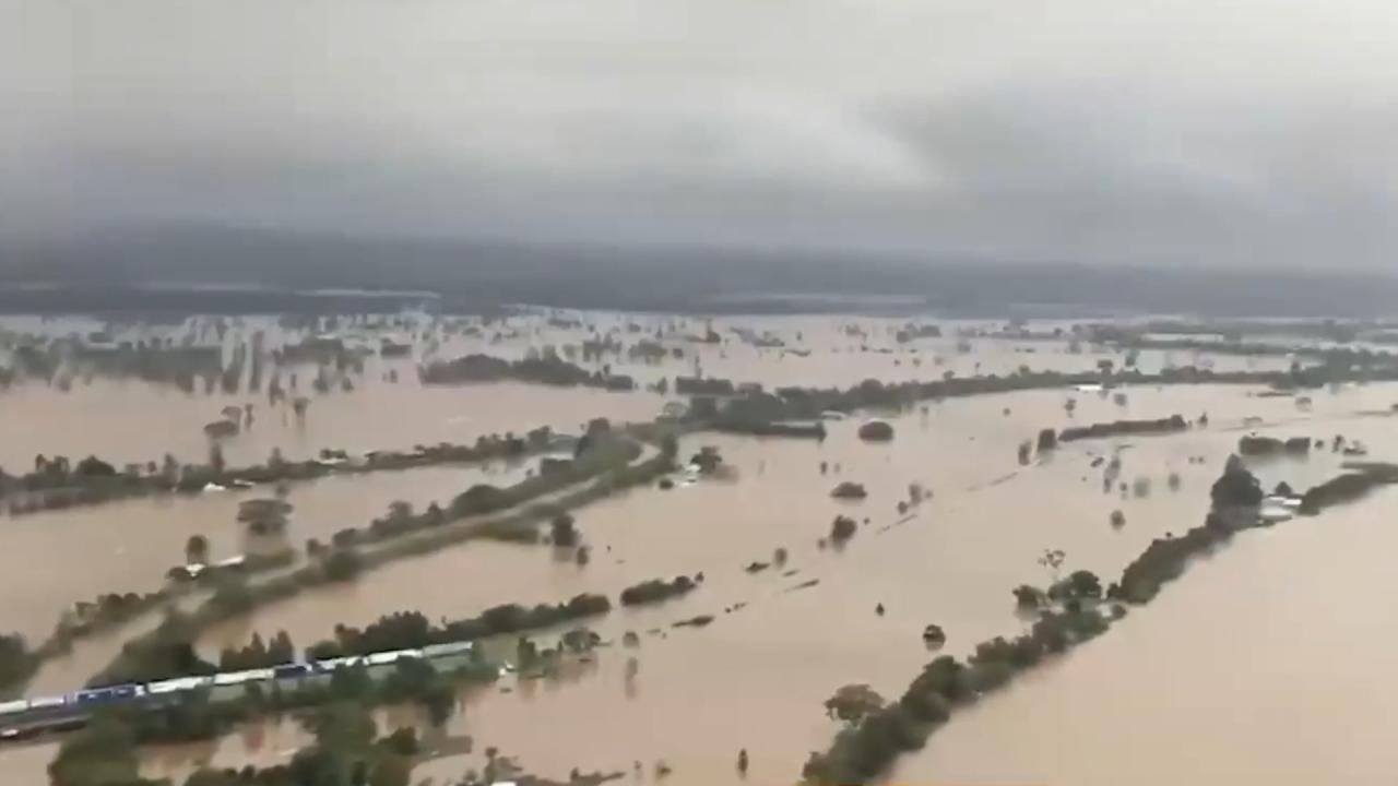 Avustralya'da Sel Felaketi: Yeni Güney Galler'de Hayat Su Altında