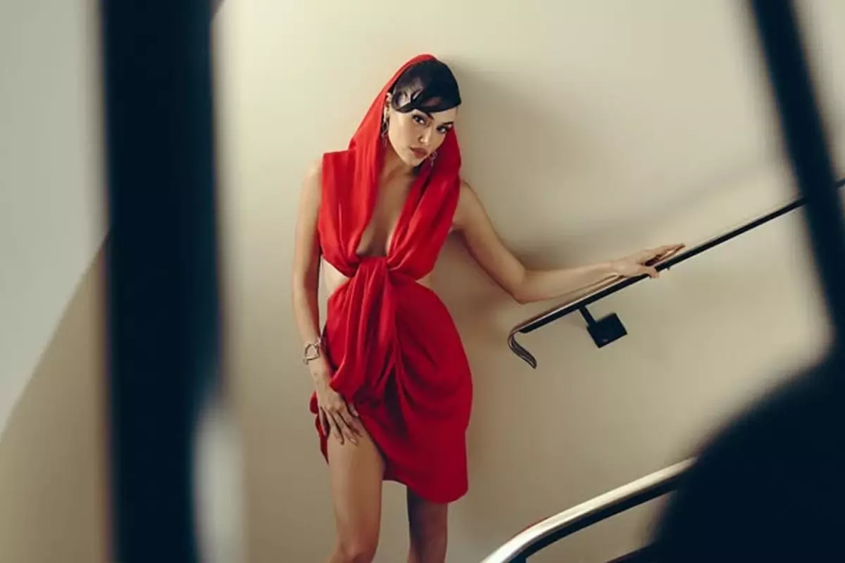 Hande Erçel'den Ayrılık İddialarına Fotoğraflı Yanıt