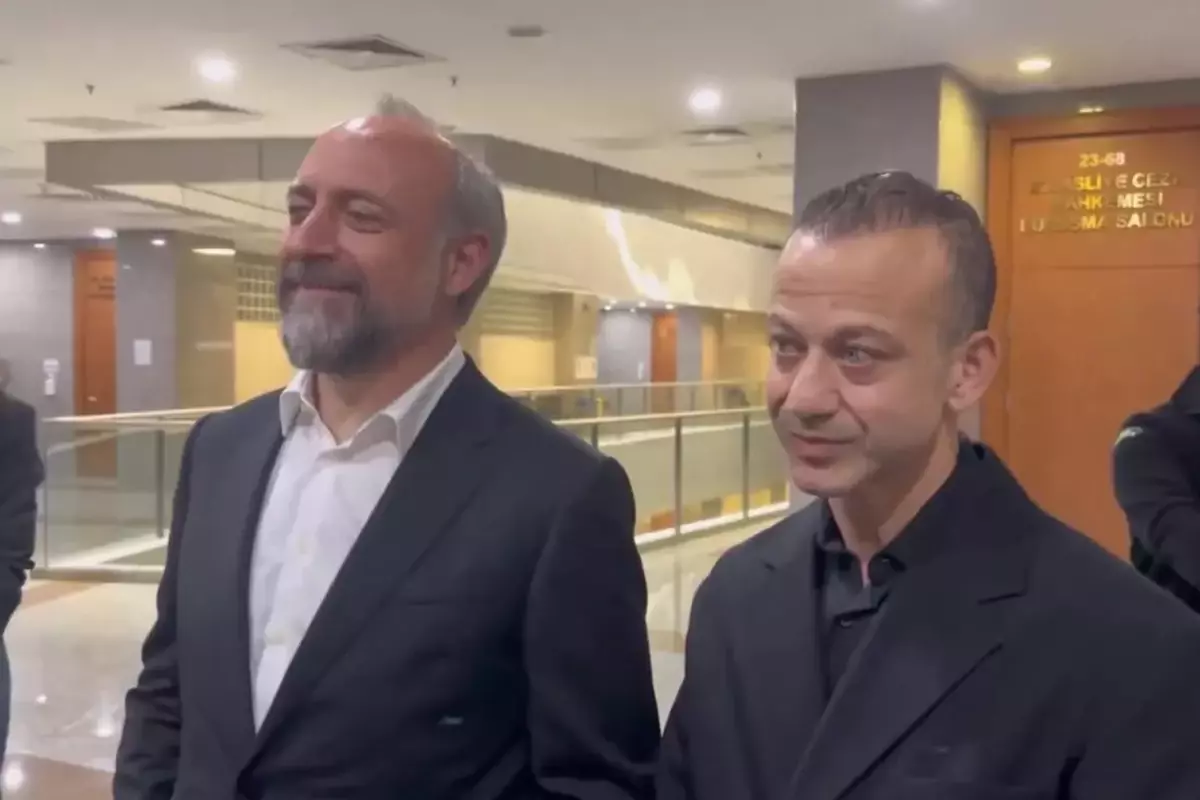 Halit Ergenç ve Rıza Kocaoğlu Yalan Tanıklık İddiasıyla Adliyede
