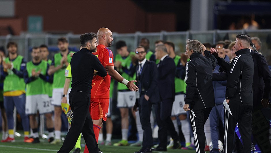 Pepe Reina'nın Kariyerinde Acı Son: Kırmızı Kartla Maçtan Atıldı