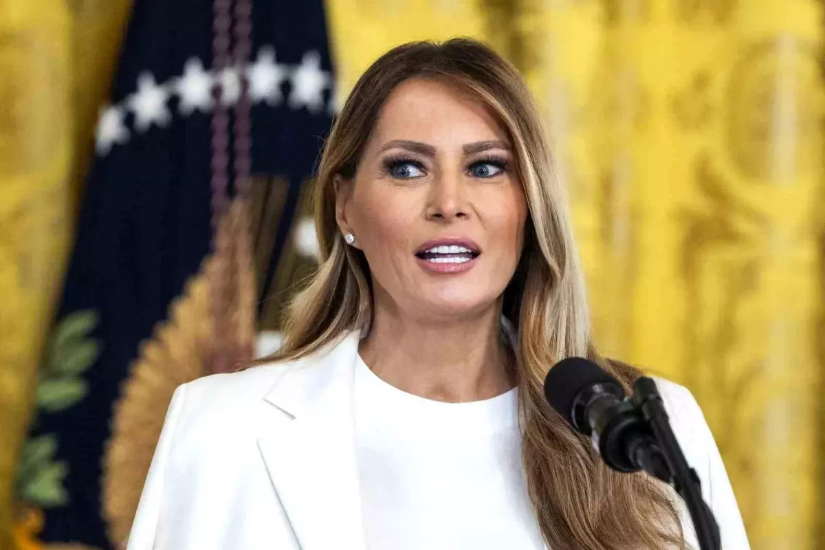 Slovenya'da Melania Trump Heykeli Çalındı