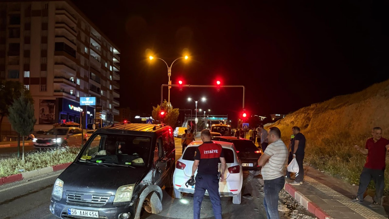 Siirt'te Zincirleme Trafik Kazası: 5 Yaralı