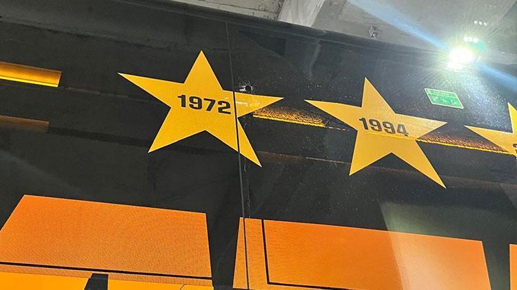 Galatasaray Takım Otobüsüne Taşlı Saldırı