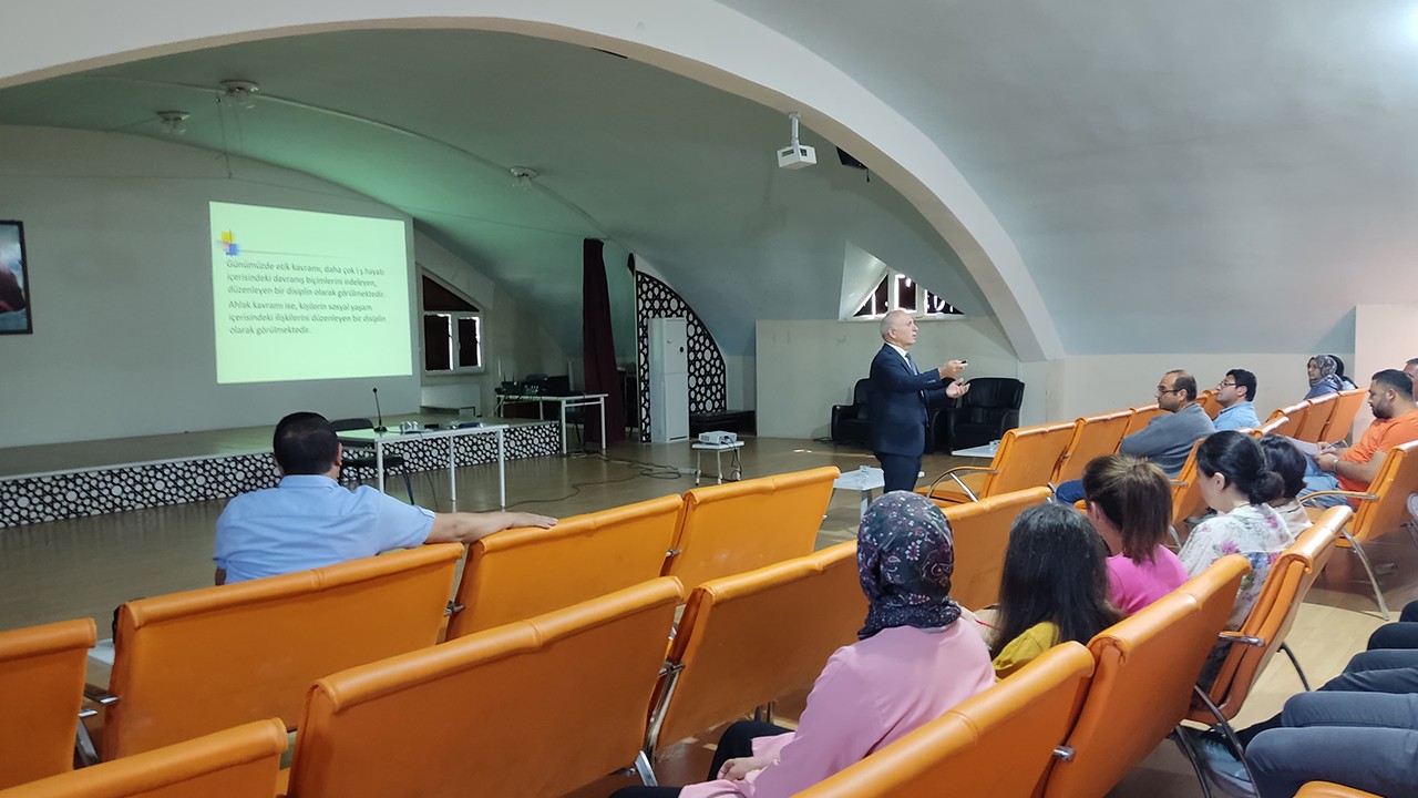 Konya'da Öğretmenlere Etik Eğitimi Semineri Düzenlendi