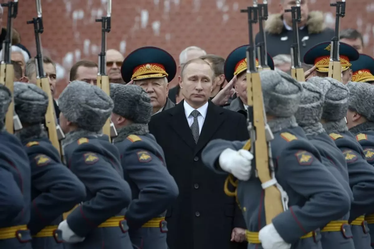 Kremlin'den Ukrayna'ya Silah Yardımı Uyarısı: Menzil Kısıtlamasının Kaldırılması Barış Sürecini Tehlikeye Atıyor