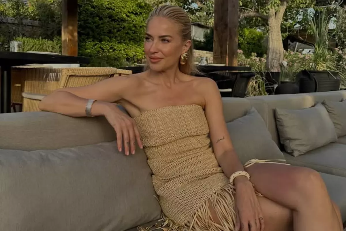 Burcu Esmersoy Marakeş'te Bikinili Defile Yaptı
