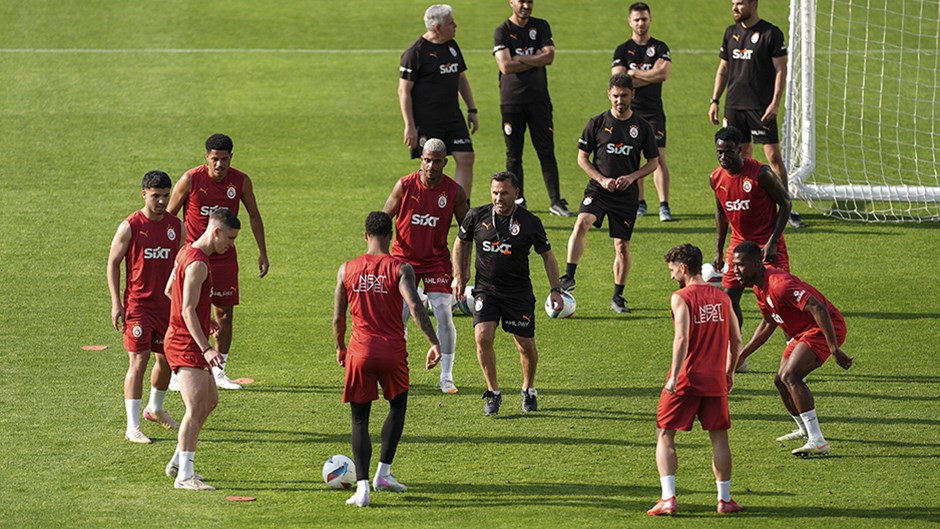 Galatasaray Antrenmanında Kaleci Günay Güvenç Sakatlandı