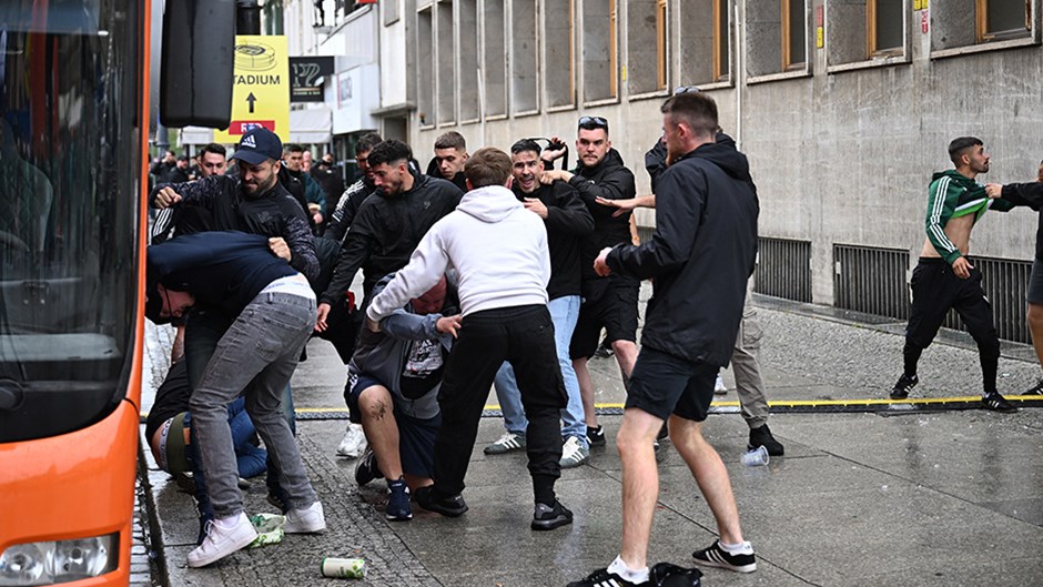 UEFA Konferans Ligi Finali Öncesinde Taraftar Kavgası