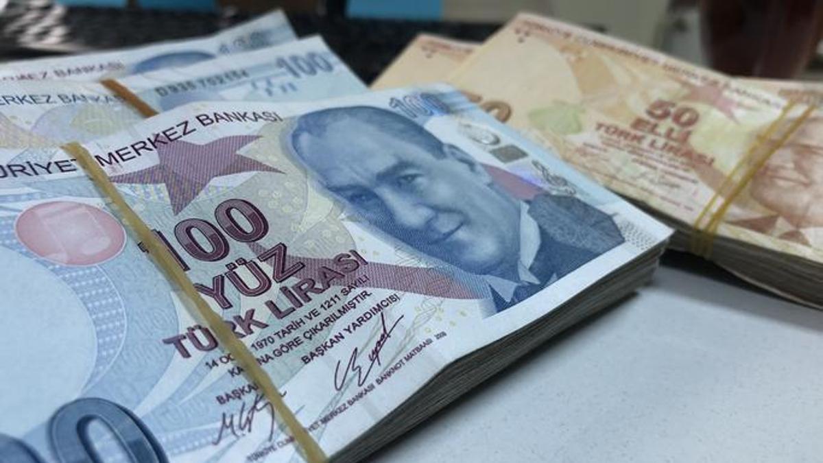 Türk Lirası Mevduat Hesaplarına Yatırımcı Akını: 32 Günlük Faiz Getirileri Artıyor