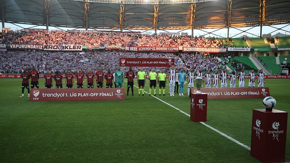 Fatih Karagümrük ve Bandırmaspor Süper Lig Bileti İçin Karşı Karşıya