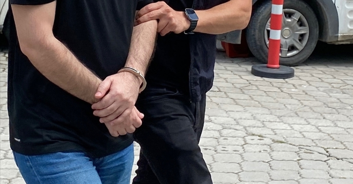 İzmir Merkezli FETÖ Operasyonunda 13 Tutuklama