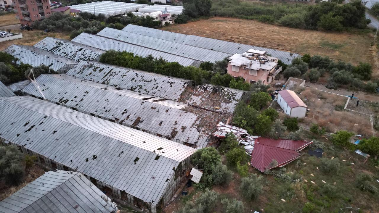 Antalya Gazipaşa'da Hortum Ev ve Seralarda Hasara Neden Oldu