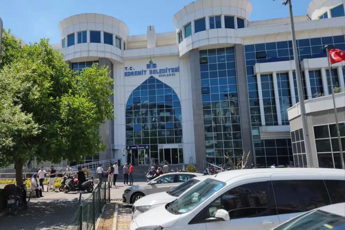 CHP'li Edremit Belediyesinde Usulsüzlük Operasyonu: 7 Gözaltı