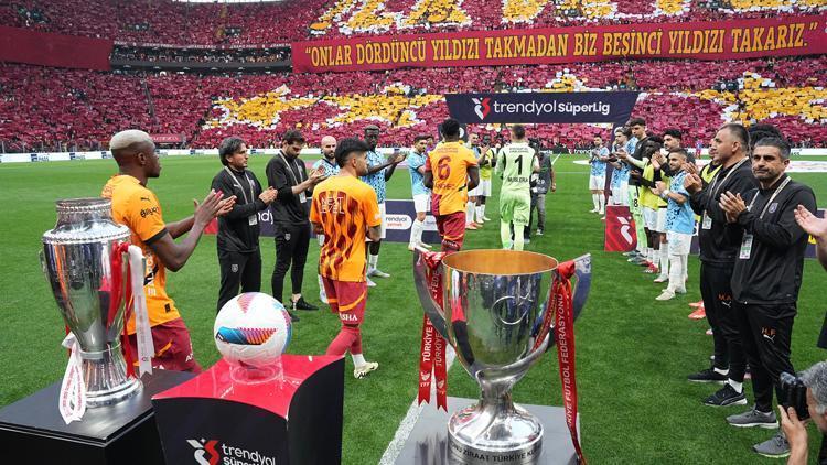 Galatasaray, 25. Şampiyonluğunu Taraftarıyla Kutladı: Muslera'dan Türkçe Mesaj