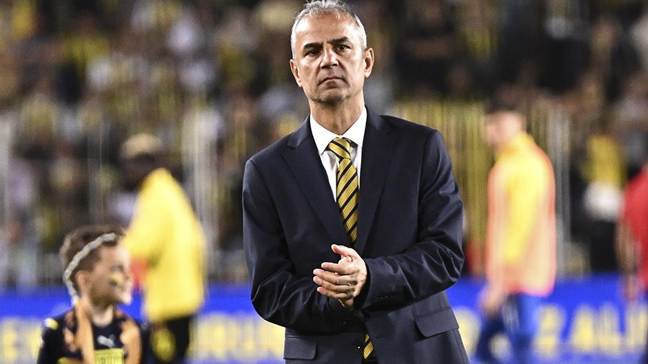 Kadıköy'de Fenerbahçe-Konyaspor Maçında Tribünlerde İsmail Kartal Tepkisi