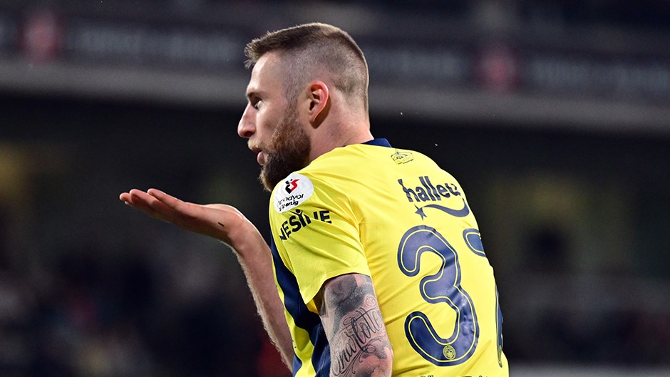 Fenerbahçe'de İki Yıldızın Ayrılık İsteği