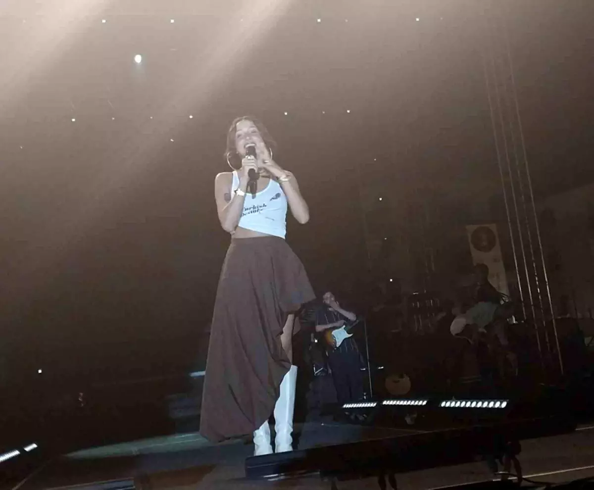 Mut Kayısı Festivali Coşkuyla Kutlandı: Bilal Sonses ve Zeynep Bastık Konserleriyle Renklendi