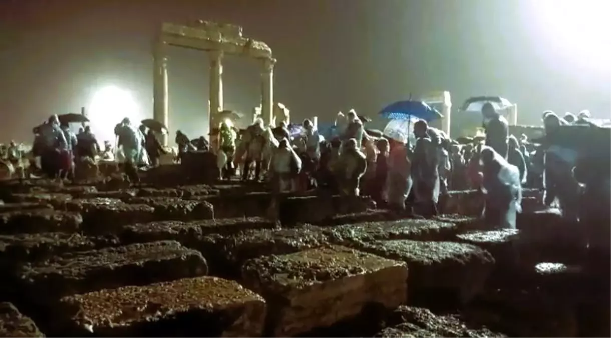 Denizli'de Kızıl Ordu Korosu Konseri Yağış Nedeniyle İptal Edildi