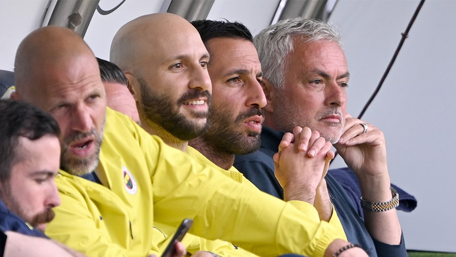 Fenerbahçe'de Teknik Ekip Değişikliği: Mourinho'nun Yanına Yeni Yardımcılar Geliyor