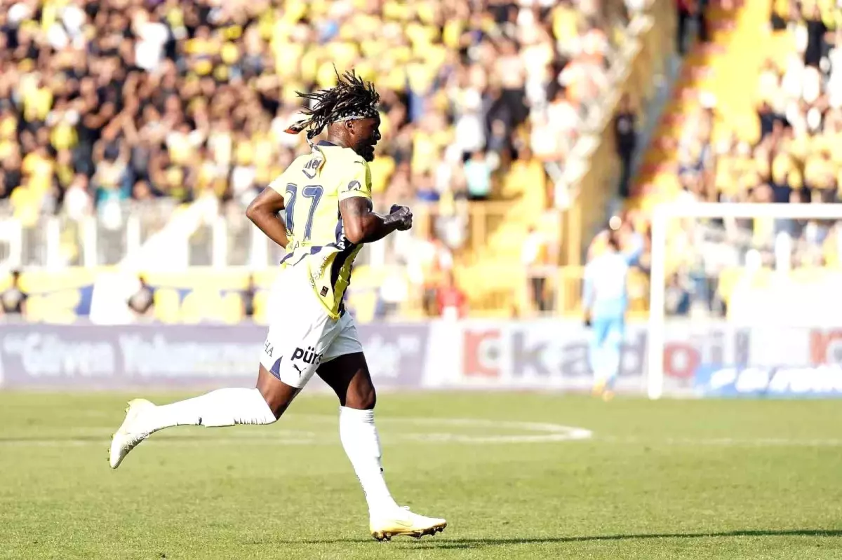 Allan Saint-Maximin Fenerbahçe'den Ayrıldı: Taraftara Veda Mesajı