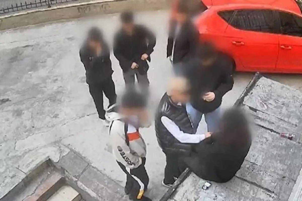 Kadıköy'de Gasp Yapan Şüpheli Silah Teşhiriyle Tutuklandı