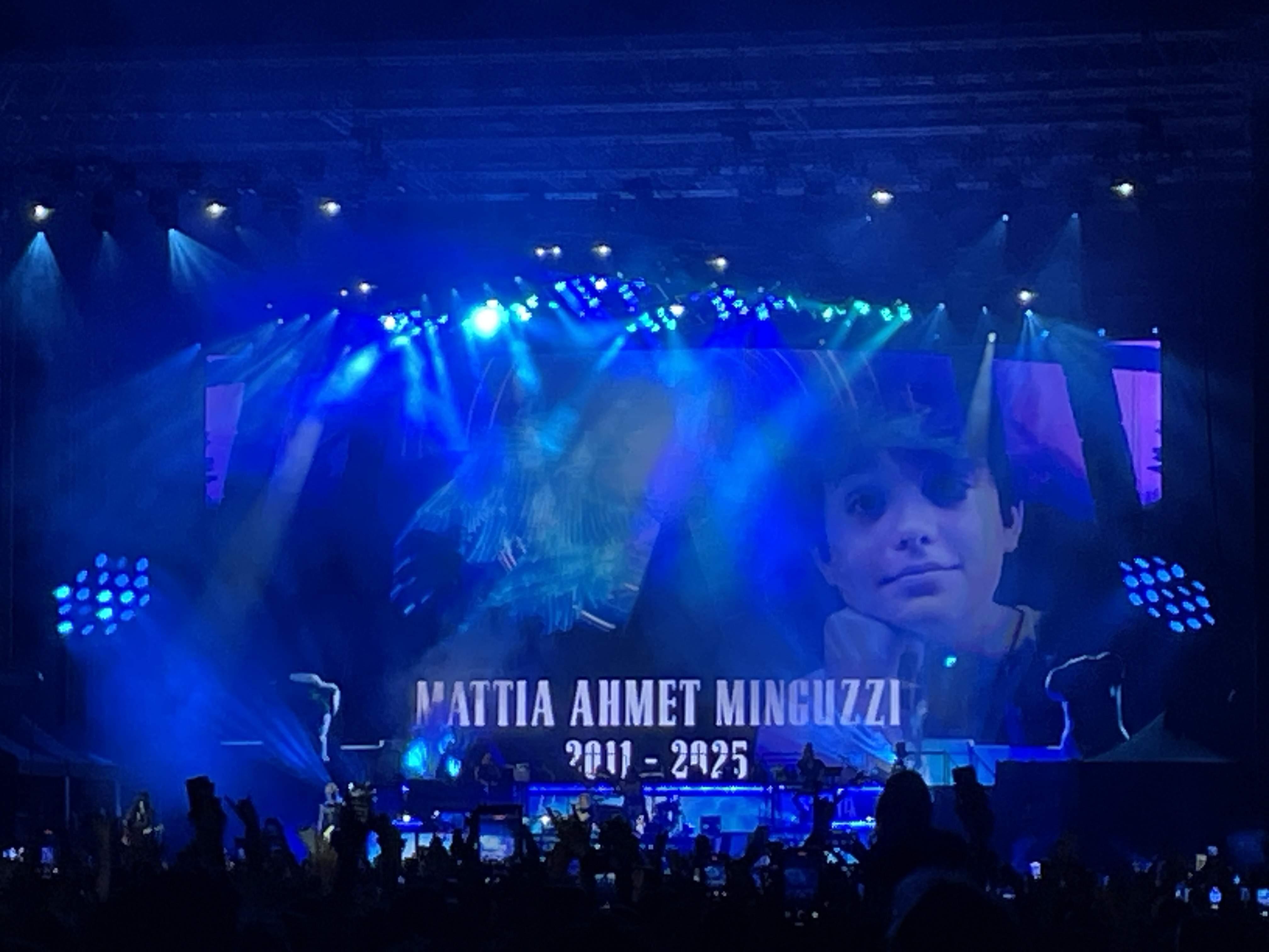 Guns N Roses İstanbul Konserinde Duygusal Anlar: Şarkı Armağan Edildi