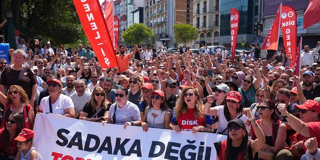 İzmir Belediyesi İşçileri Grevden Döndü: Toplu İş Sözleşmesi İmza Aşamasında