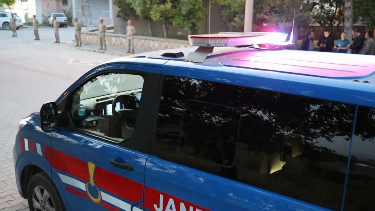 Aksaray'da Parkta Tartışma Cinayetle Bitti: Boğazı Kesilen Şahıs Hayatını Kaybetti
