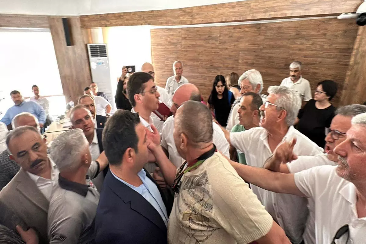 Edirne Belediye Meclisi'nde Gerginlik: STK Temsilcileri Yurt Alanı Kararına Tepki Gösterdi