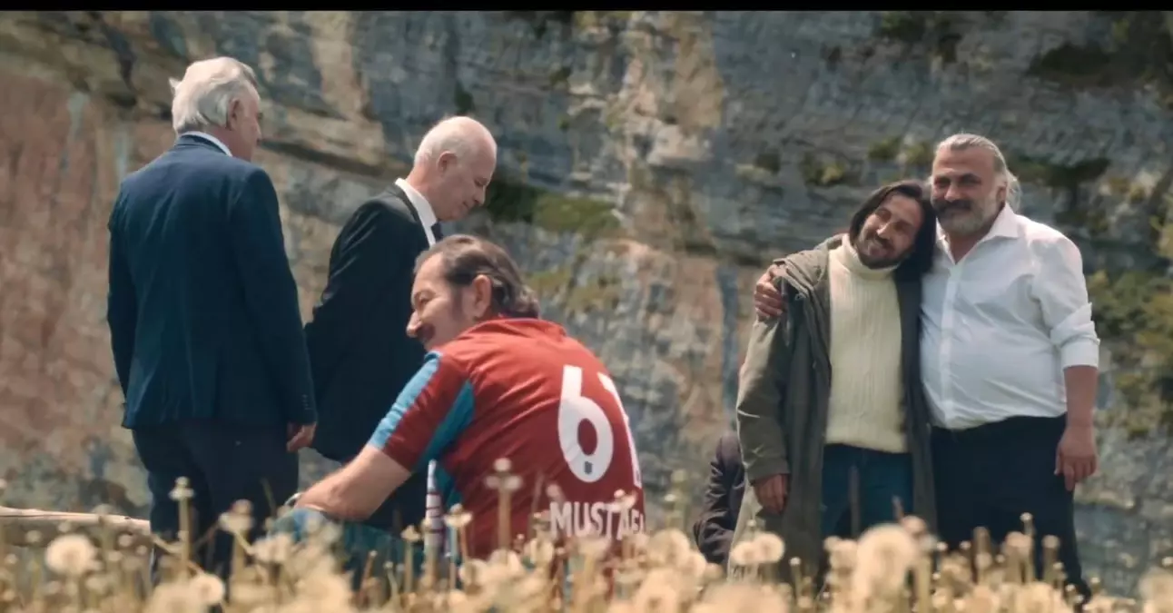 Trabzonspor Yeni Formasını Duygusal Bir Tanıtımla Tanıttı