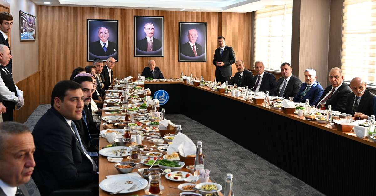 Bahçeli, Kurban Bayramı Ziyaretinde Ülkü Ocakları Vakfı'nda