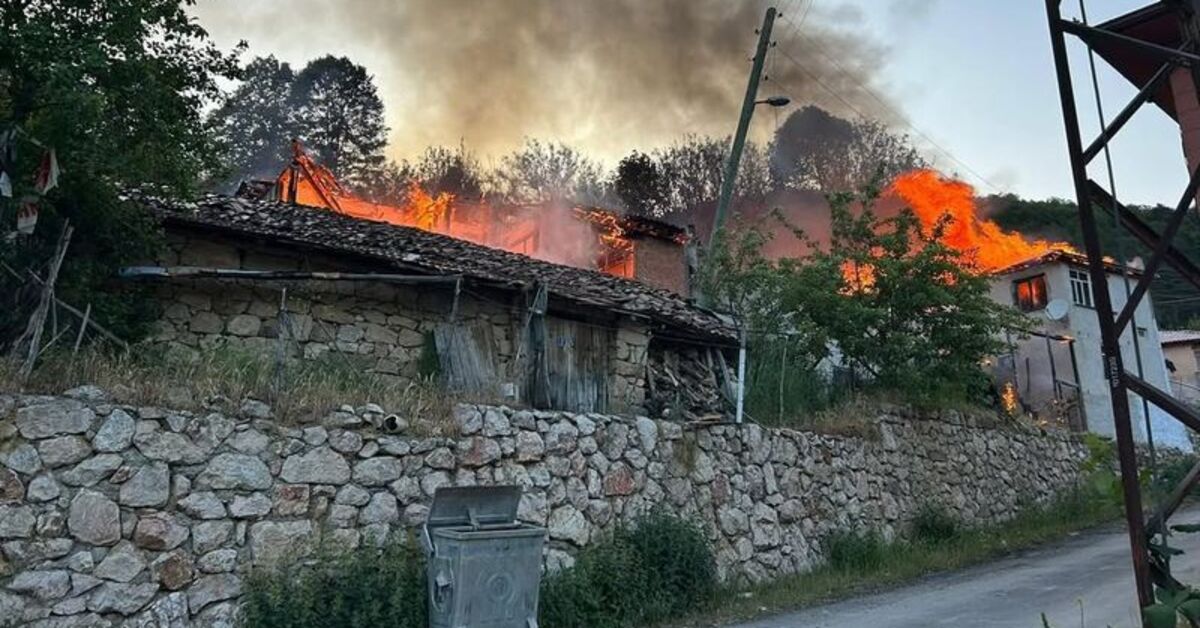 Amasya Suluova'da Çıkan Yangında 4 Ev Kullanılamaz Hale Geldi