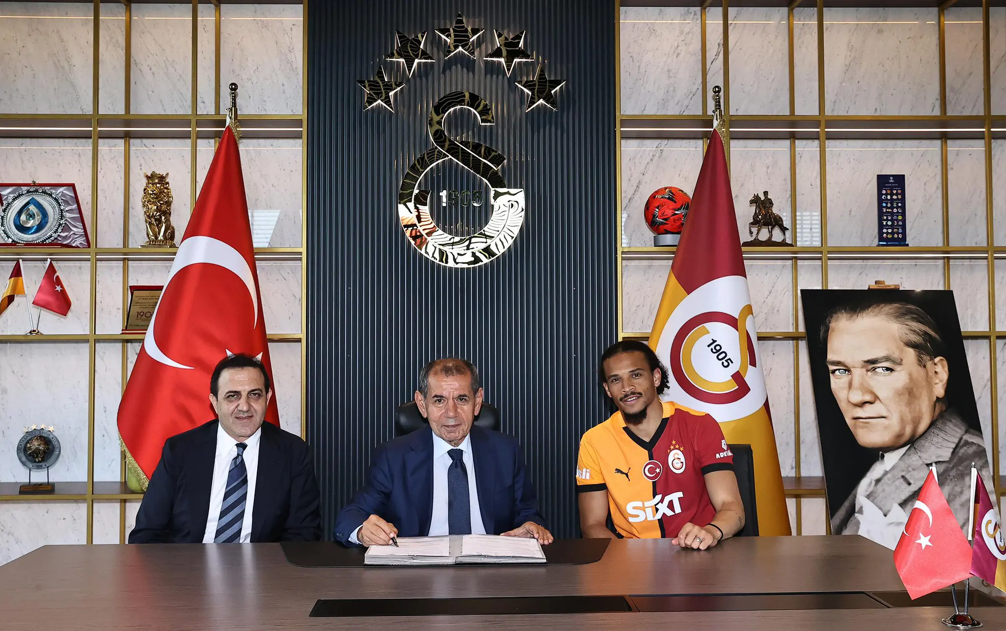 Galatasaray Leroy Sane'yi Transfer Etti: Detaylar Açıklandı