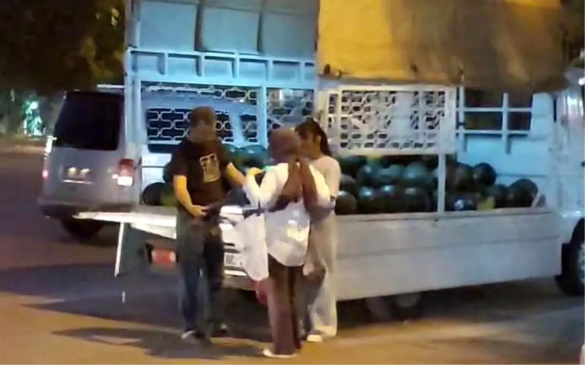 Nizip'te Kızlarından Babalarına Duygusal Babalar Günü Sürprizi