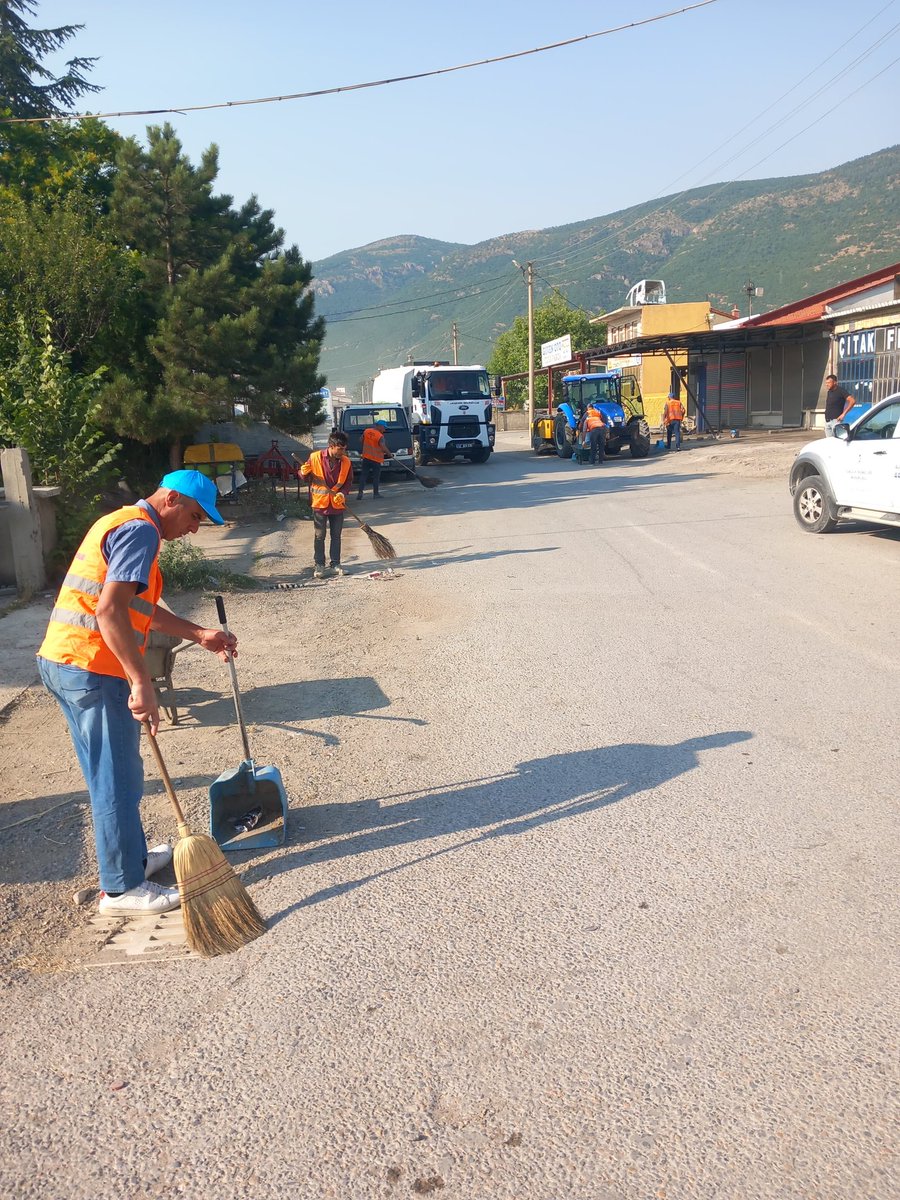 Akşehir Belediyesi Sanayi Sitesi'nde Kapsamlı Temizlik Çalışması Başlattı