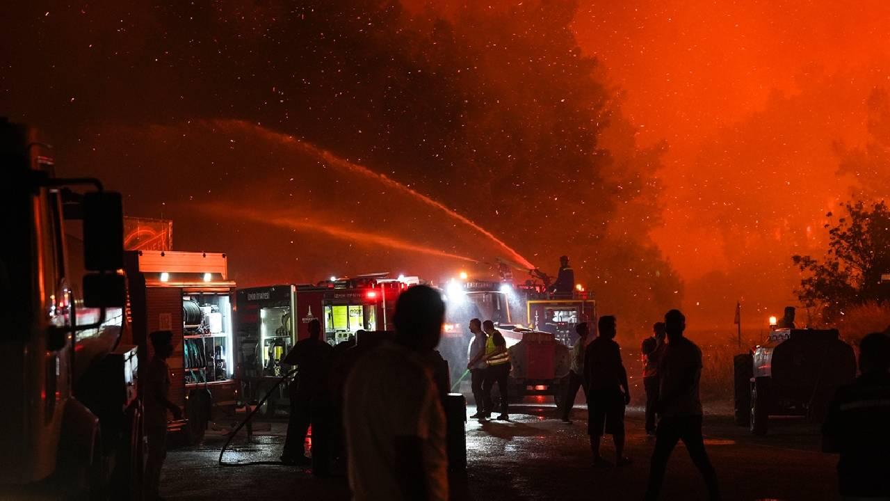 İzmir'de Orman Yangınlarında Kahramanca Mücadele Veren İşçiler