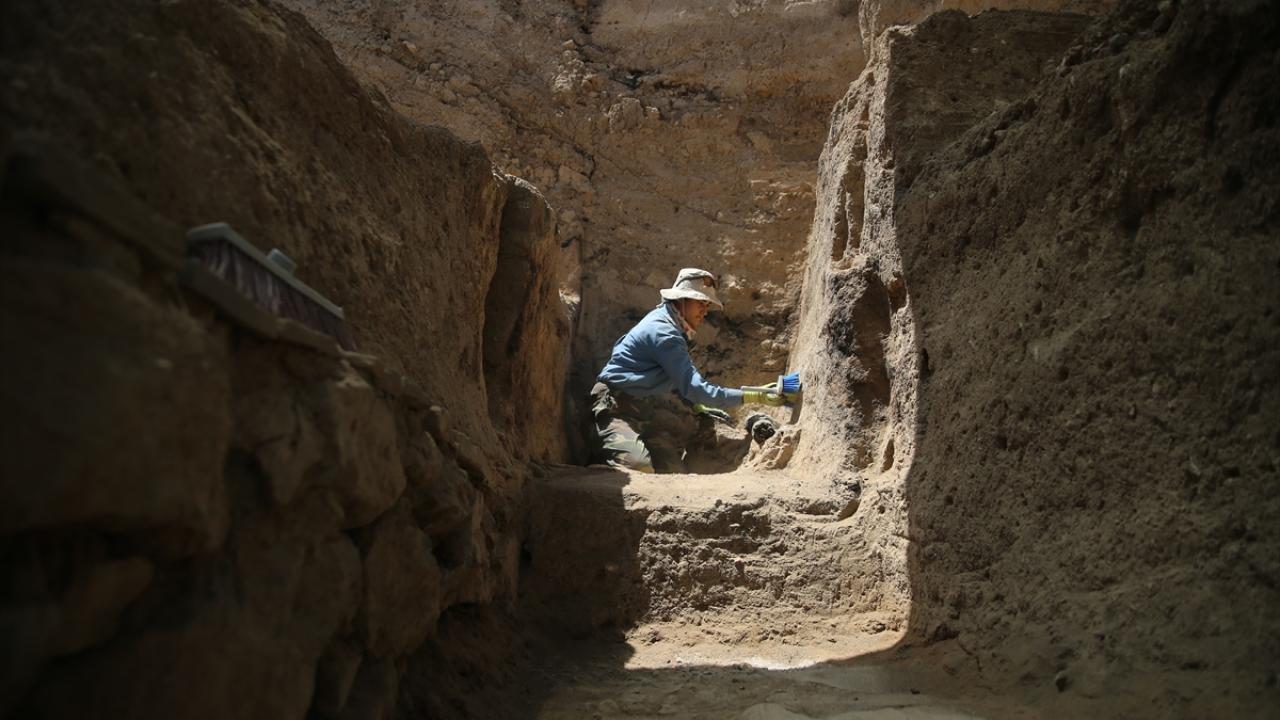 Ayanis Kalesinde Urartu Dönemine Ait Bronz Aletlerin Sırrı Araştırılıyor