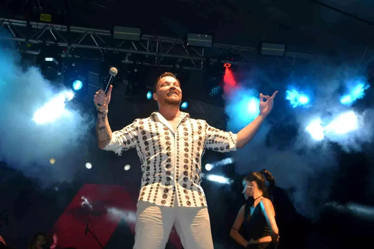 Ünye Festivali Sinan Akçıl Konseriyle Kapanırken Coşku Yaşandı