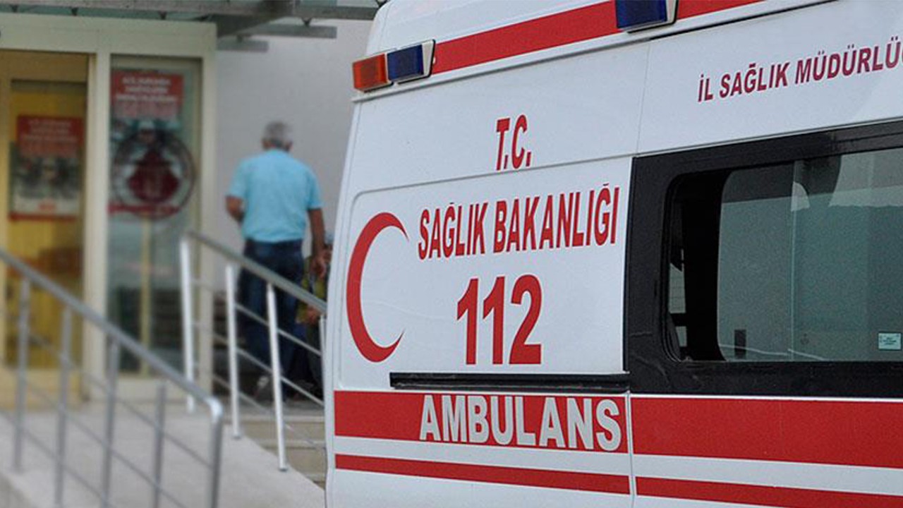 Sakarya'da Yurtta Yemek Zehirlenmesi: 19 Öğrenci Hastaneye Kaldırıldı