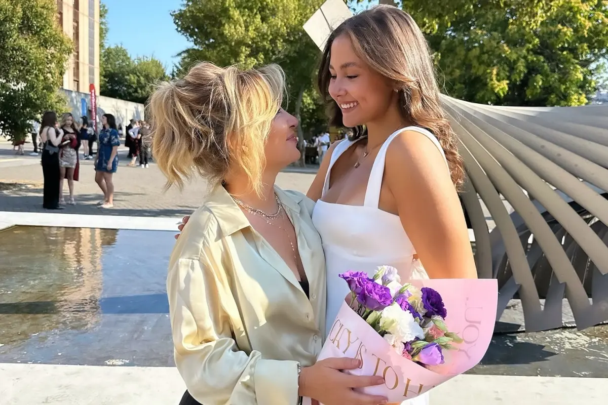 Pınar Aylin Kızı Maya Tokatlıoğlu'nun Üniversite Mezuniyetini Kutladı