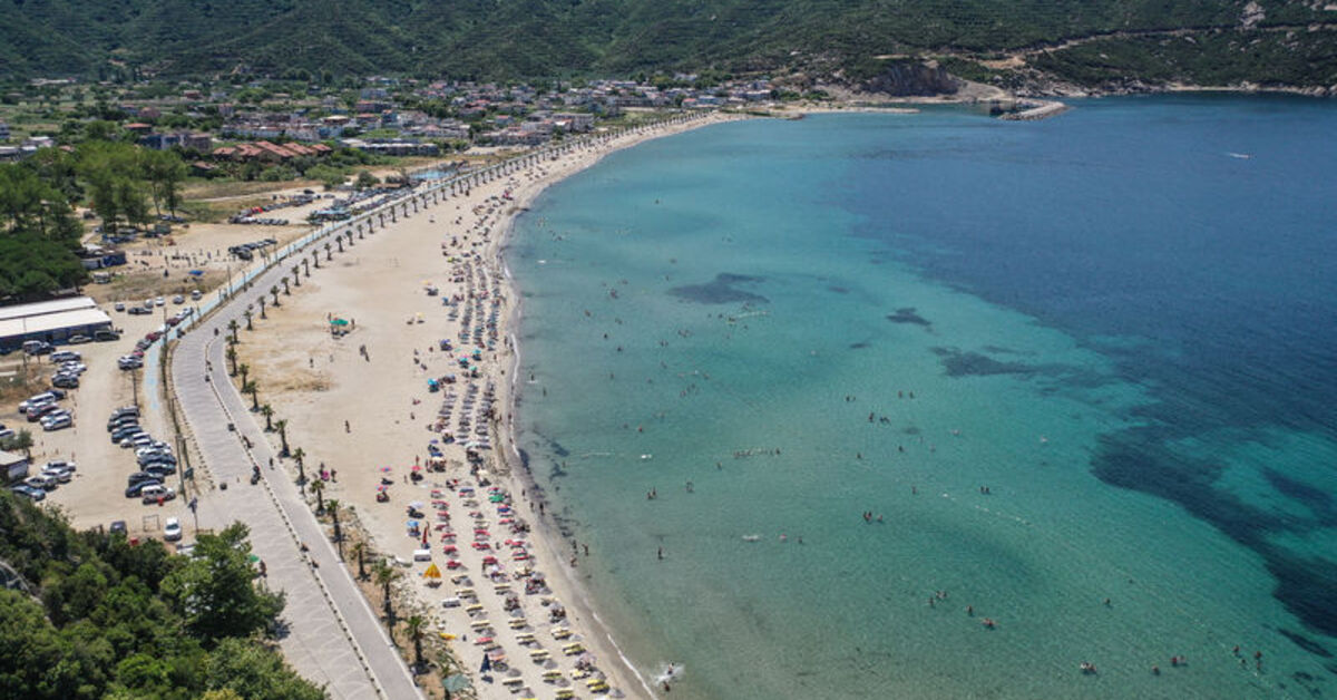 Erdek'in Turanköy Mahallesi Turkuaz Deniziyle Turist Akınına Uğruyor
