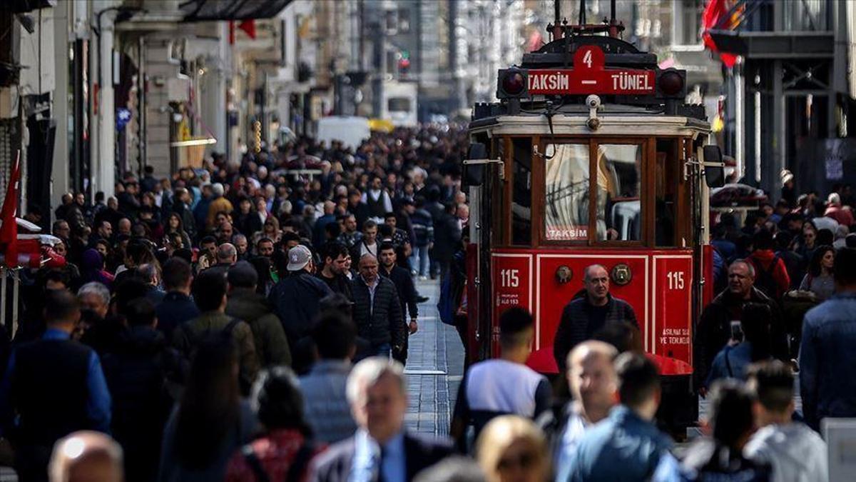Türkiye Nüfusu Artıyor: 2025'te 159 Bin Kişilik Artışla Erkek ve Kadın Nüfusu Eşitliyor
