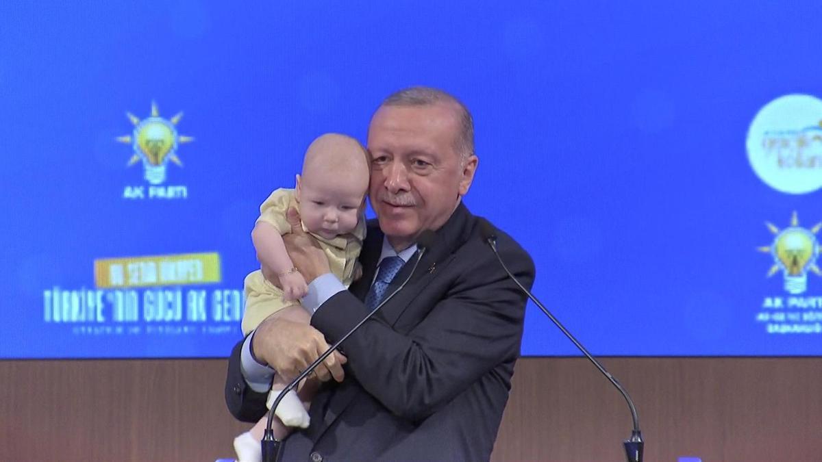 Cumhurbaşkanı Erdoğan'dan Önemli Açıklamalar: AK Parti'ye Yeni Katılmalar Bekleniyor